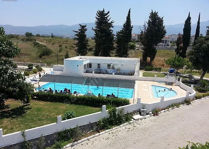 Havuzlu Sitede Villa Bahce Kati