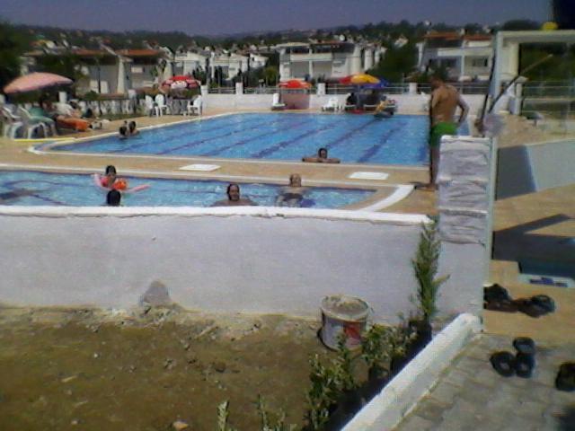 Villa Havuzlu Sitede Bahce Kati *